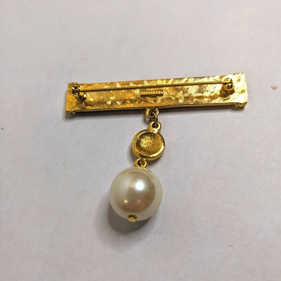 Vintage Marvella Gold Tone Nautical Enameled Simulated Pearl with Anchor Brooch - Picture 3 of 4